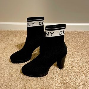 Donna Karan, size 8, black